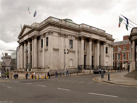 Dublin City Hall © David Dixon cc-by-sa/2.0 :: Geograph Britain and Ireland