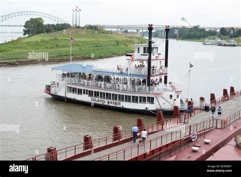 Tour Cruise on the Mississippi,The Memphis Riverfront, Island Queen ...