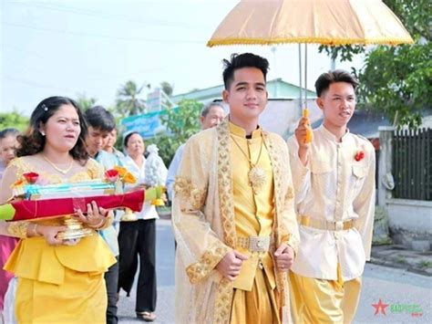 A look at traditional Khmer wedding ceremony