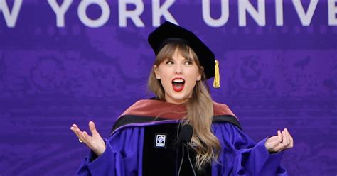 Taylor Swift Lyrics For Graduation Moments You'll Remember "All Too Well"