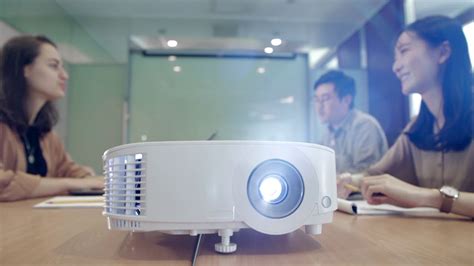 It's Easy to Use a Projector for the First Time | BenQ Meeting Room Projectors - YouTube