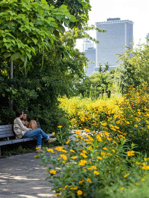 Pier 6 Picnic Tables - Brooklyn Bridge Park