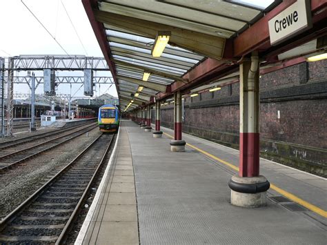 File:Platform 2 at Crewe railway station.jpg - Wikipedia