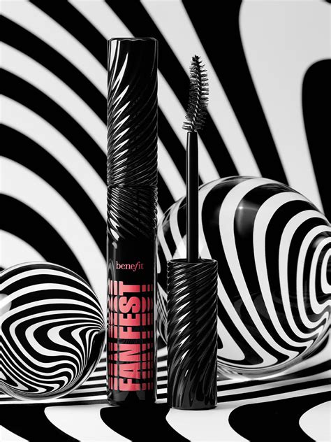 Trust Me—Benefit’s Fan Fest Mascara Is Worth Your Attention | Who What Wear