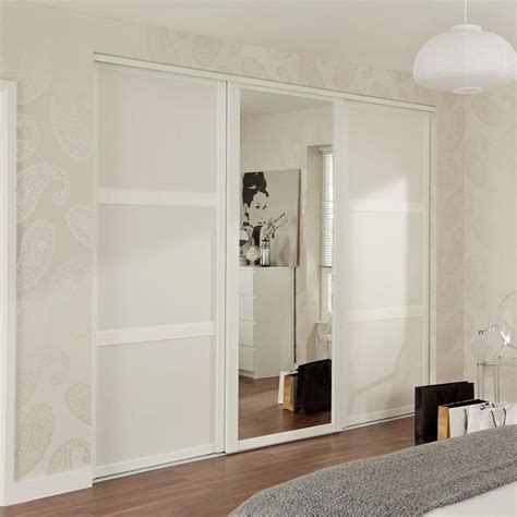 Howdens Shaker White Frame Mirror Sliding Wardrobe Door | Howdens | Wardrobe doors, Sliding ...