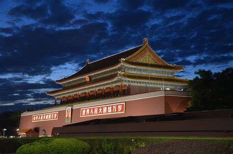 Tiananmen Square (Gate of Heavenly Peace), Beijing - Where are Sue & Mike?