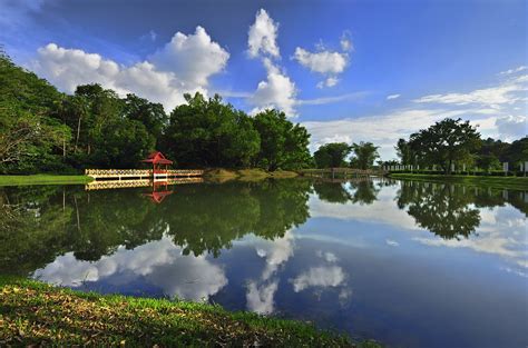 Taiping Lake Garden | The reflection of the trees on the pon… | Flickr