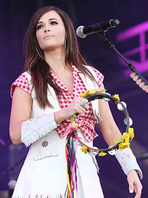 [PICS] iHeartRadio Music Festival Performances – Hollywood Life