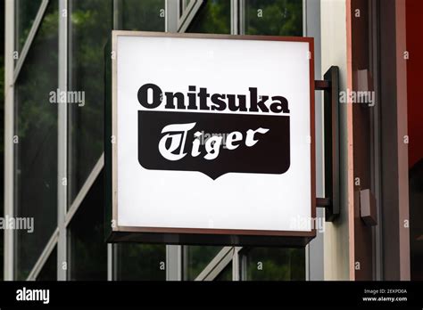 Onitsuka tiger logo hi-res stock photography and images - Alamy