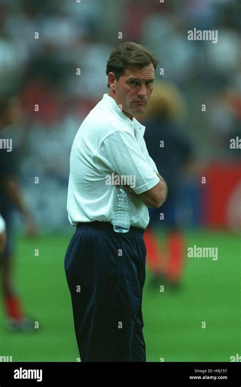 GLENN HODDLE ENGLAND MANAGER 29 June 1998 Stock Photo - Alamy