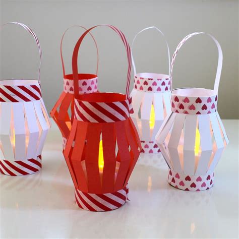 Mini Paper Lanterns with printable template Handmade Christmas ...