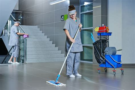 Janitor Uniforms: Rental, Cleaning, & Laundry Service | Alsco Uniforms