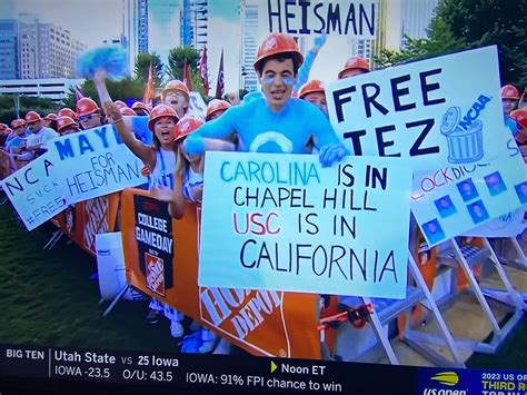 College GameDay signs: Best of Week 1 in Charlotte