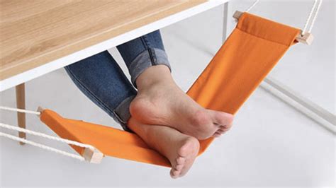 An Under-Desk Hammock For Your Feet Is the Best Office Upgrade in 2020 | Foot rest, Hammock ...