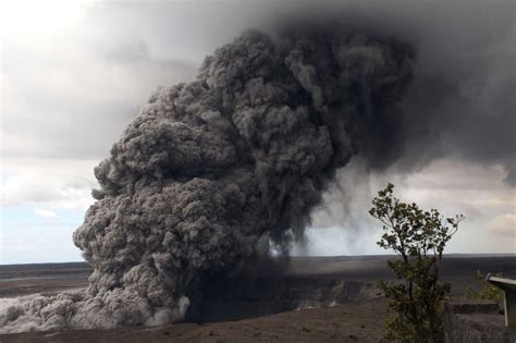 New eruption at Hawaii Kilauea volcano prompts evacuation, produces ...