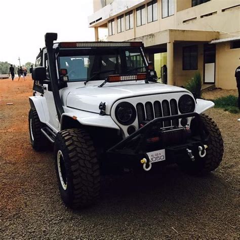 This modified Mahindra Thar pulls off the Jeep Wrangler look beautifully