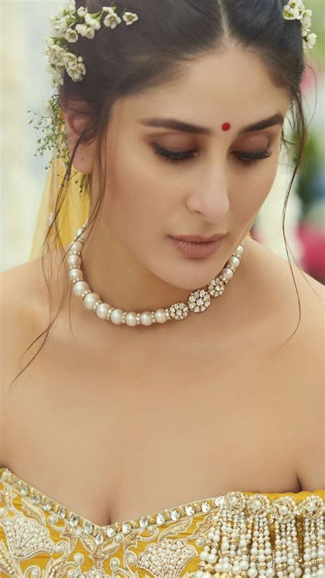 Kareena Kapoor In Bridal Wedding Outfit 4K Ultra HD Mobile Wallpaper ...