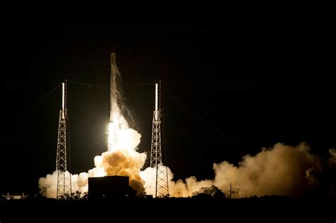 SpaceX launches Dragon to space station as rocket targets but fails at first landing | collectSPACE