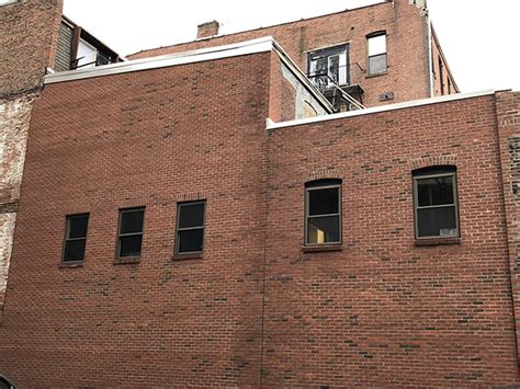 Abbot rebuilds brick wall on a 4-story building at 35 Wareham St. : NEREJ