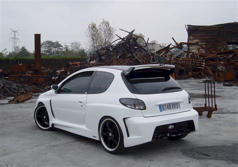 ZionCars: Peugeot 206 Tuning