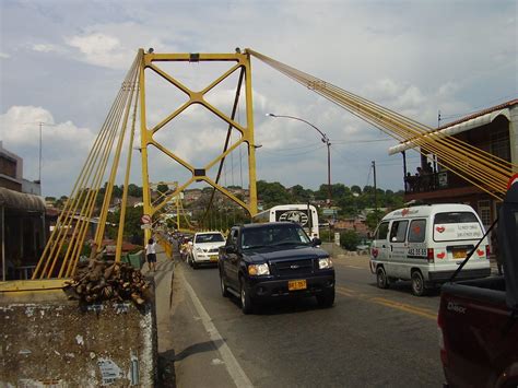 Girardot Suspension Bridge (Cundinamarca/Tolima, 1950) | Structurae