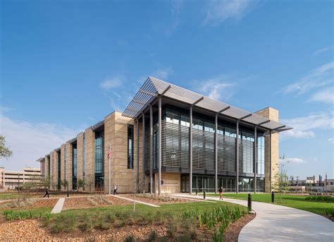 Lake|Flato Architects’ San Antonio Federal Courthouse focuses on daylight