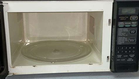 Sharp Carousel Microwave Oven - Sherwood Auctions