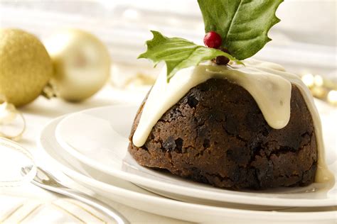 3 Traditional Sauces for Your Christmas Pudding