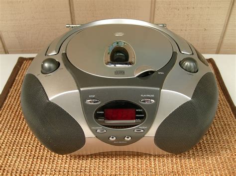 Durabrand CD-1095 | Portable CD stereo player with am/fm rad… | Flickr