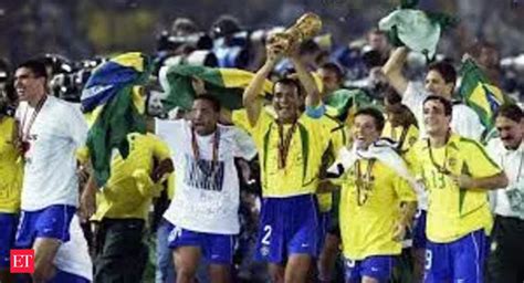 Ronaldinho: FIFA world cup 2022: Ronaldinho reunites with 2002 world ...