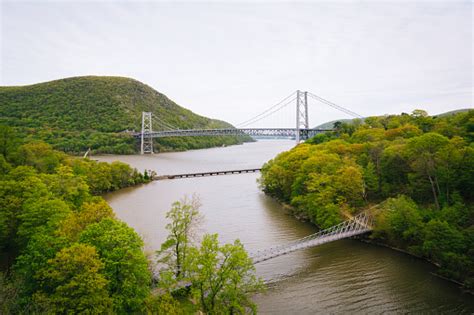 Foto de Vista Da Ponte Bear Mountain E Do Rio Hudson No Bear Mountain ...