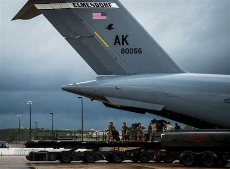 Airmen, Soldiers train together at Pope Army Airfield > Air Mobility Command > Article Display