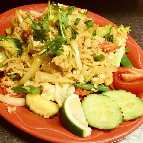 Discover New Chiang Mai: Authentic Thai Cuisine in Hilo