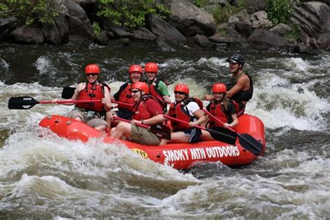 5 Things to Know About Smoky Mountain Whitewater Rafting in Hartford vs. Gatlinburg