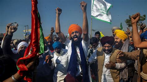 Angry Farmers Choke India’s Capital in Giant Demonstrations - The New York Times