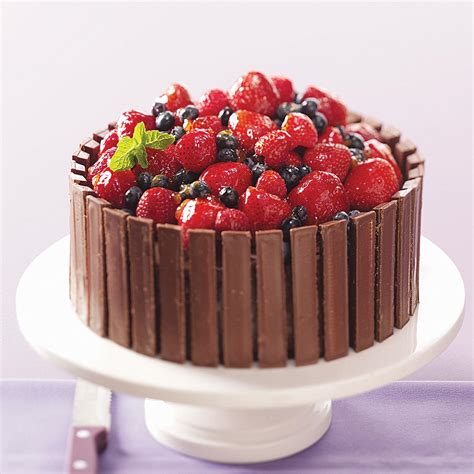 Share 82+ chocolate fruit cake design latest - in.daotaonec