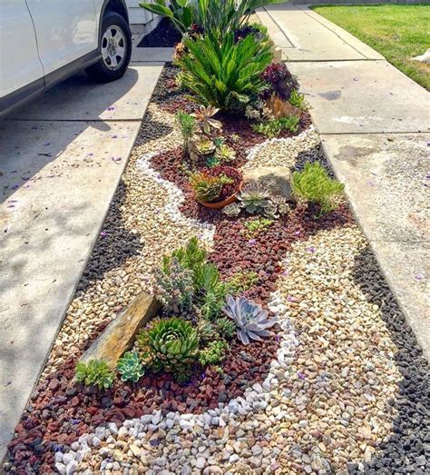 Beautiful Cactus Landscaping Ideas For Your Front Yards Decor 12 | Rock garden landscaping ...