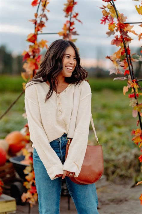 8 Cute Pumpkin Picking Outfits for Women - Emma's Edition