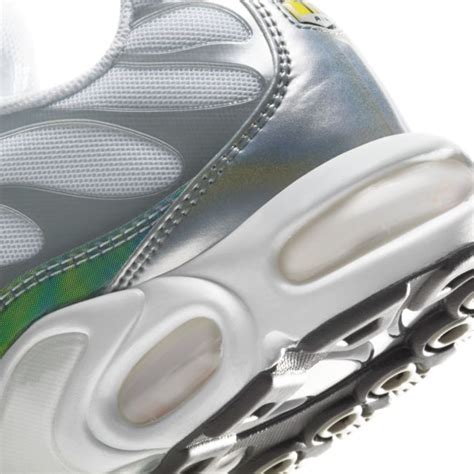 Nike Air Max Plus "Metallic Green" | CW2646-100 | SPORTSHOWROOM