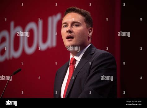 Wes streeting nhs hi-res stock photography and images - Alamy