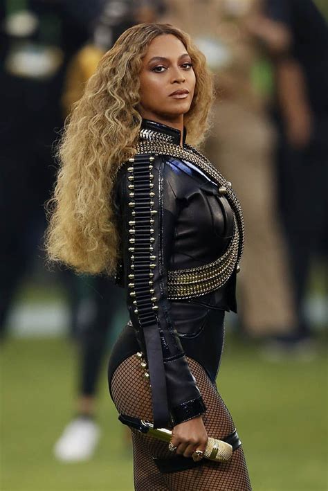 Beyoncé performs Formation at the Super Bowl halftime show and ...