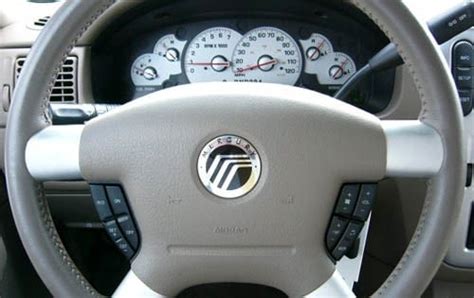 2004 Mercury Mountaineer Pictures - 18 Photos | Edmunds