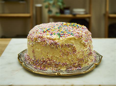 Vegan Baking | Make a Sponge & Sprinkles Cake – Bettina's Kitchen