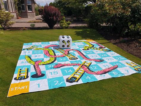 Dundee Community Toolbox: Giant Snakes and Ladders