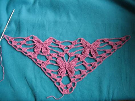 Virkad Fjärilssjal / Butterfly Shawl pattern by Made By Chippzan | Beautiful, Ravelry and Crochet