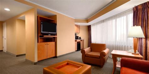 Embassy Suites by Hilton Crystal City - National Airport (Arlington, VA ...