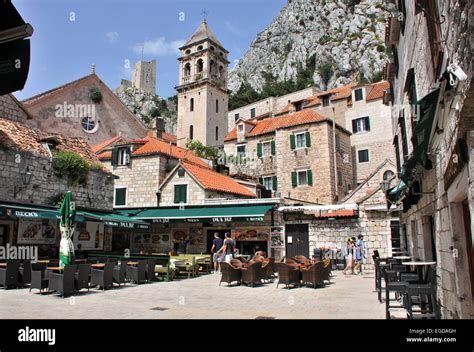 Old town of Omis, Dalmatia, Adriatic Coast, Croatia Stock Photo - Alamy