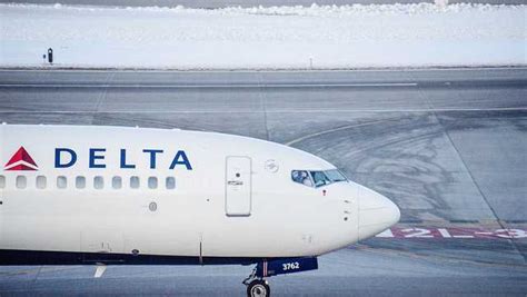 Three injured on Delta flight after passenger assaults flight attendant