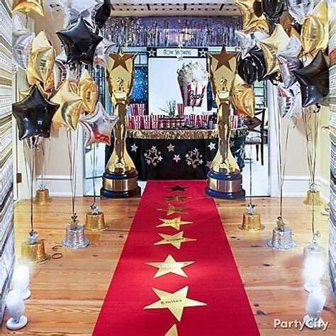 Red carpet at entrance | Hollywood party theme, Hollywood party, Oscars party ideas