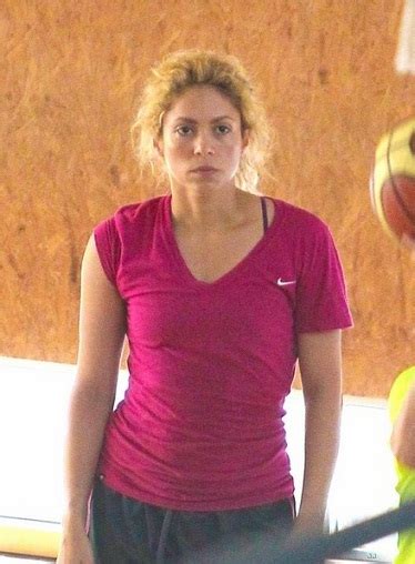 How does Shakira look so good for her age? : r/NoStupidQuestions